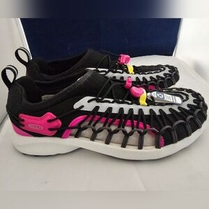 NEW Keen Uneek  Black and Pink Summer  Sneakers SZ 9 Female